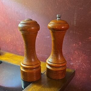 Vintage MCM Olde Thompson Pepper Mill Grinder & Salt Shaker Wooden Set USA